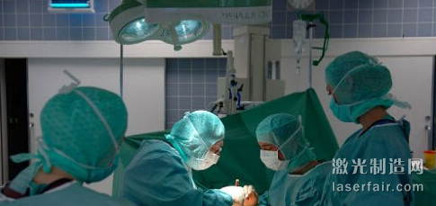 英国首例:成功运用激光探测和智能刀精确切除脑部肿瘤