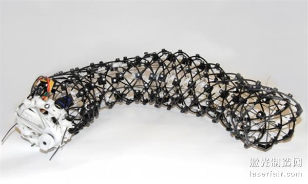 科学家用3D打印开发出仿生蚯蚓的蠕虫机器人