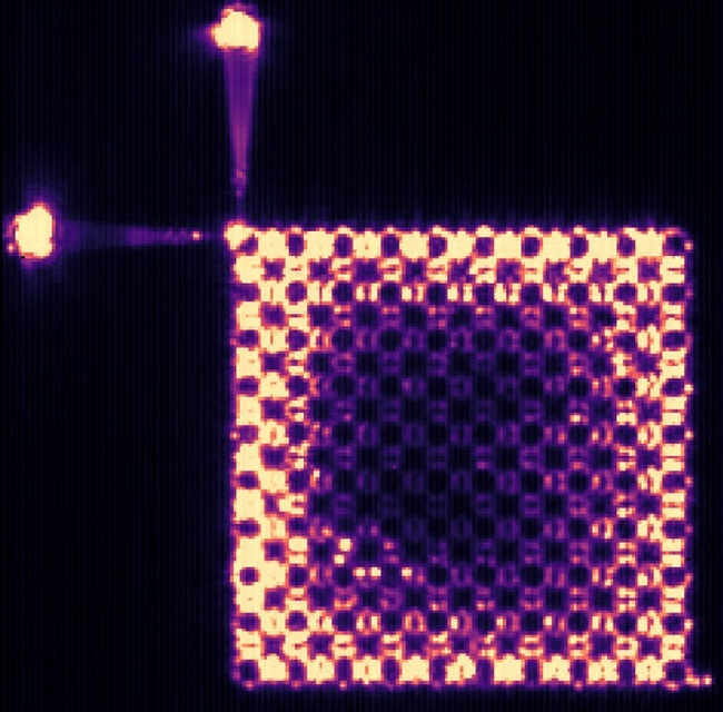 科学家首次利用拓扑光子学创造激光束