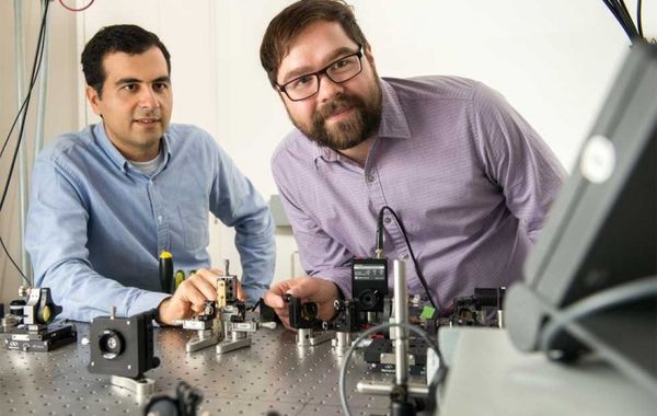 研究人员创造了一种与激光密切相关的新型光生成方法