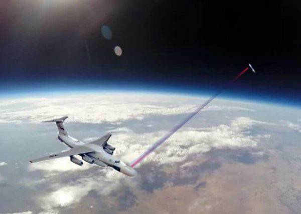 机载激光武器反卫星作战示意图。