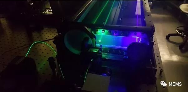 激光器在水下无线传输超高清视频 激光器在水下无线传输超高清视频