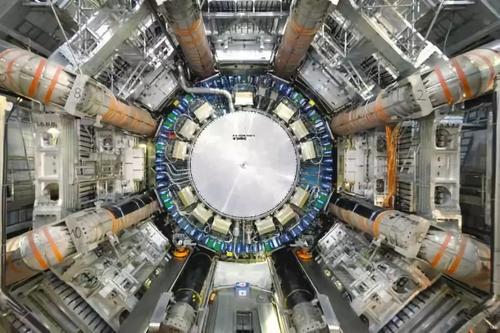 北大颜学庆卢海洋团队提出激光驱动光子对撞机设计新方案