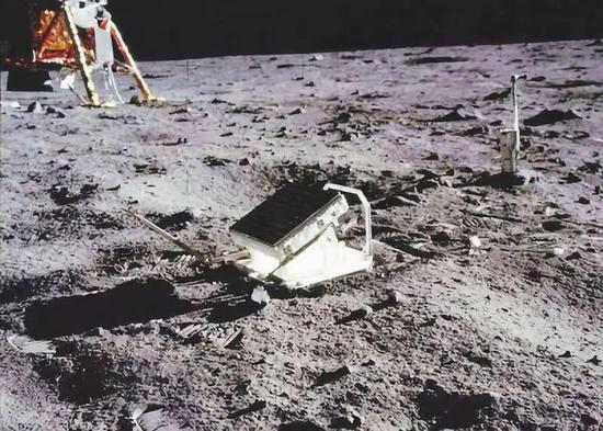 阿波罗11反射器阵列 图片来源：科技日报