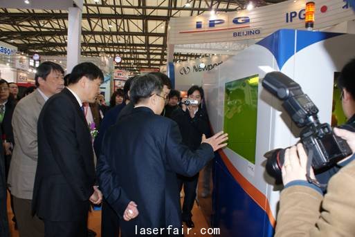 国家工信部领导及上海市领导视察IPG展台---IP