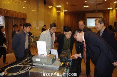 全固态11W紫外激光器\/30W红外激光器通过科