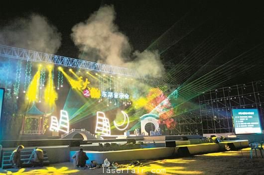 图文：精美激光秀打造别样东湖