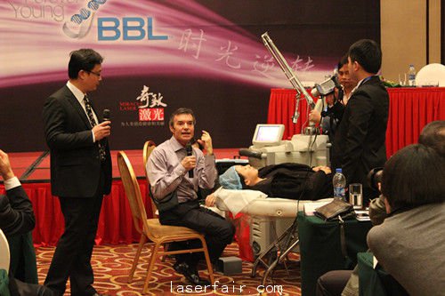 美国专家Patrick Bitter.Jr做现场演示