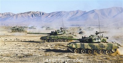 兰州军区某装甲旅用激光模拟对抗系统进行实装演练