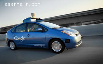 谷歌无人驾驶汽车获重大突破：已能自动处理街区路况