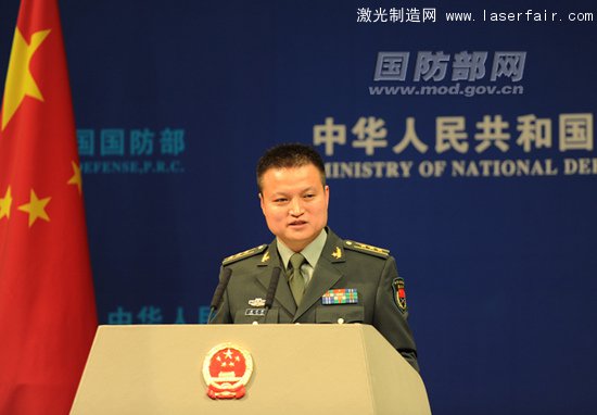 国防部新闻事务局副局长、国防部新闻发言人杨宇军上校答记者问 周琳摄