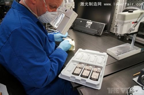 一探Vertu总部究竟：最奢侈的手机是怎么造出来的？