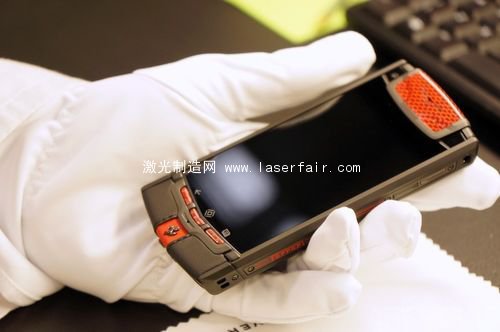 一探Vertu总部究竟：最奢侈的手机是怎么造出来的？
