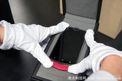 一探Vertu总部究竟：最奢侈的手机是怎么造出来的？
