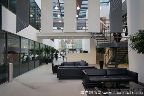 一探Vertu总部究竟：最奢侈的手机是怎么造出来的？