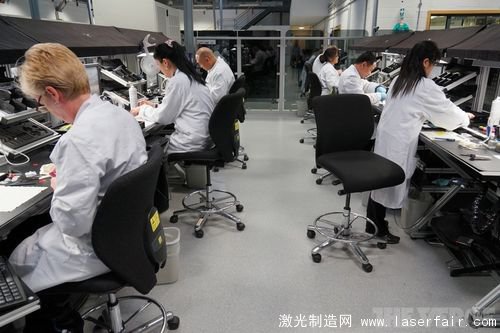 一探Vertu总部究竟：最奢侈的手机是怎么造出来的？