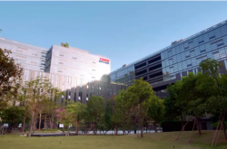 开盘即大涨！大族数控港交所成功上市