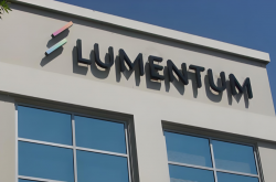 Lumentum在美增设芯片厂，为全球最大AI数据中心提供核心激光器