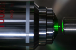 量子研究团队研制出高精度压缩声子激光器