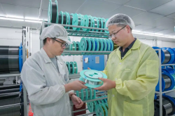 追光者刘锐：让比头发丝还细的光纤，扛住22000瓦激光能量